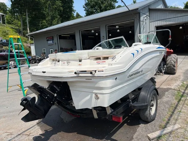 Slide: The Image of Chaparral 19 H2O Sport 2018 - 4