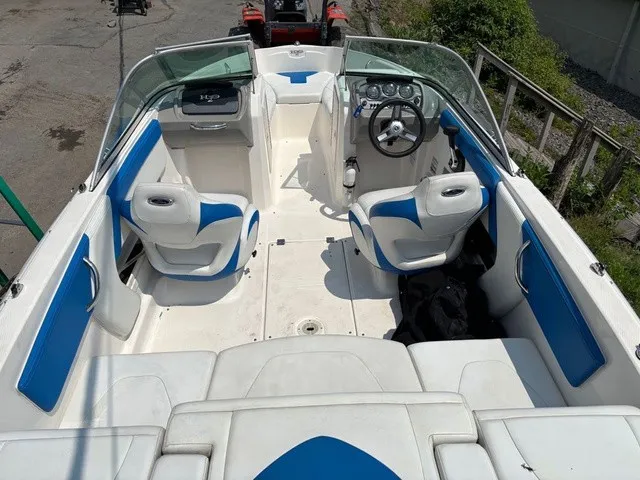 Slide: The Image of Chaparral 19 H2O Sport 2018 - 11