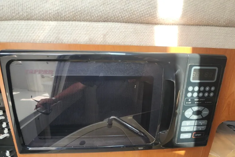 Slide: The Image of Microwave inside 2005 Seaswirl Striper 2901 Walkaround O/B boat cabin. - 30