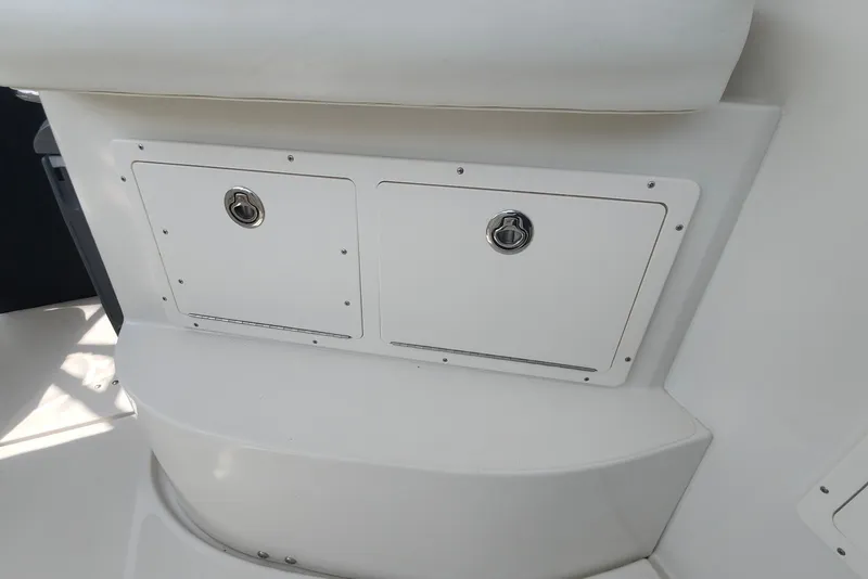 Slide: The Image of 2005 Seaswirl Striper 2901 Walkaround O/B storage compartments on deck. - 24