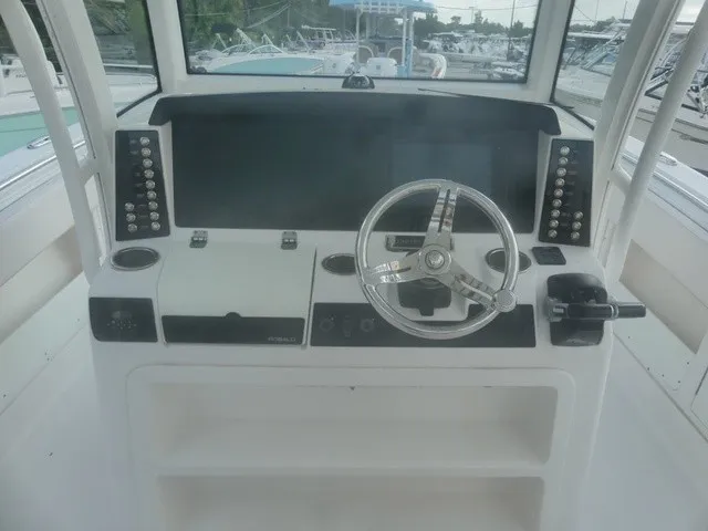 Slide: The Image of Robalo R302 Center Console 2017 - 9