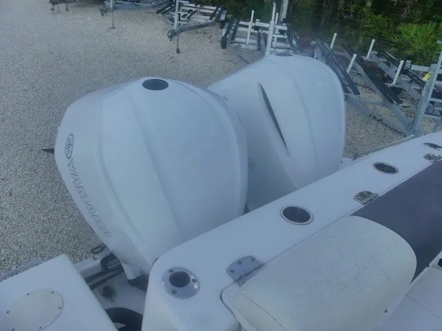 Slide: The Image of Robalo R302 Center Console 2017 - 5