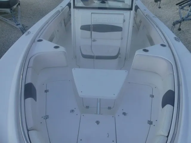 Slide: The Image of Robalo R302 Center Console 2017 - 14