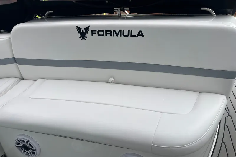 Slide: The Image of White seating on a 2006 Formula 370 Super Sport boat with logo. - 14