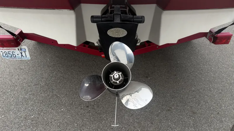 Slide: The Image of Close-up of a shiny propeller on a 2004 Sea Ray 200 Sundeck boat. - 7