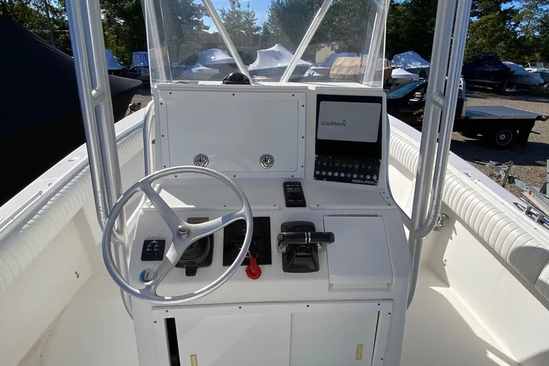 Slide: The Image of 2006 Regulator 23 Forward Seating boat console with Garmin navigation system. - 9