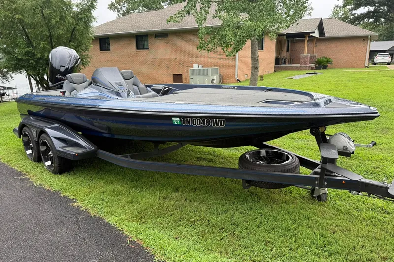 Slide: The Image of 2018 Skeeter FX20 Limited Edition boat on trailer, parked on grass near a brick house. - 5