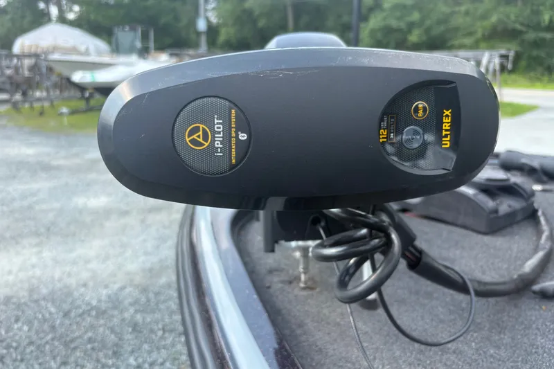 Slide: The Image of Close-up of i-Pilot Ultrex trolling motor on 2015 Nitro Z-8 DC boat. - 4