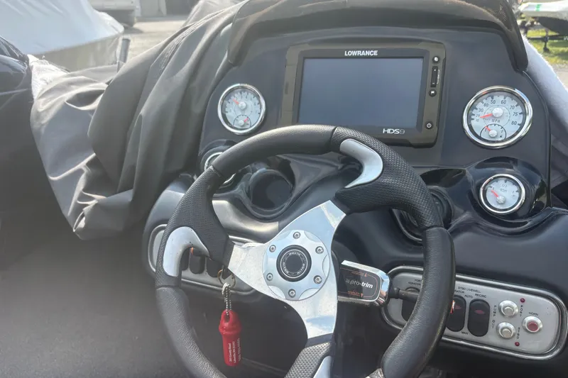 Slide: The Image of Steering wheel and dashboard of a 2015 Nitro Z-8 DC boat with Lowrance display. - 6