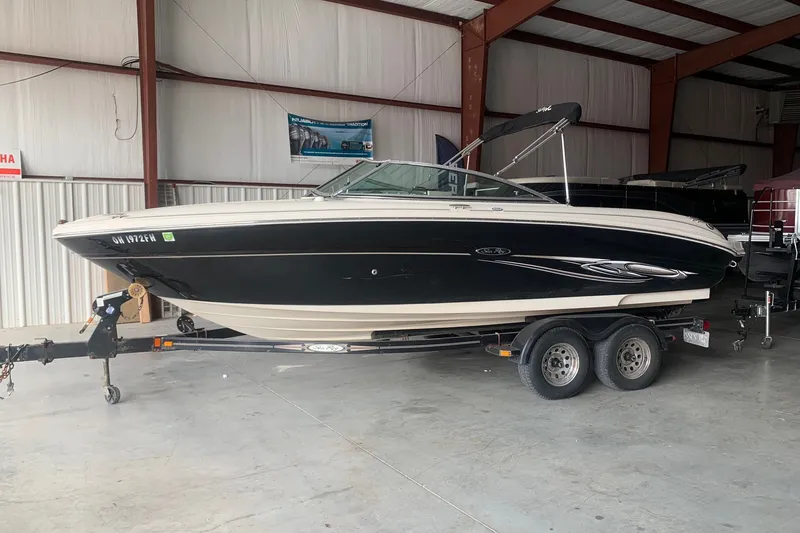 The Image of 2006 Sea Ray 220 Select boat on trailer in indoor storage facility. - 0