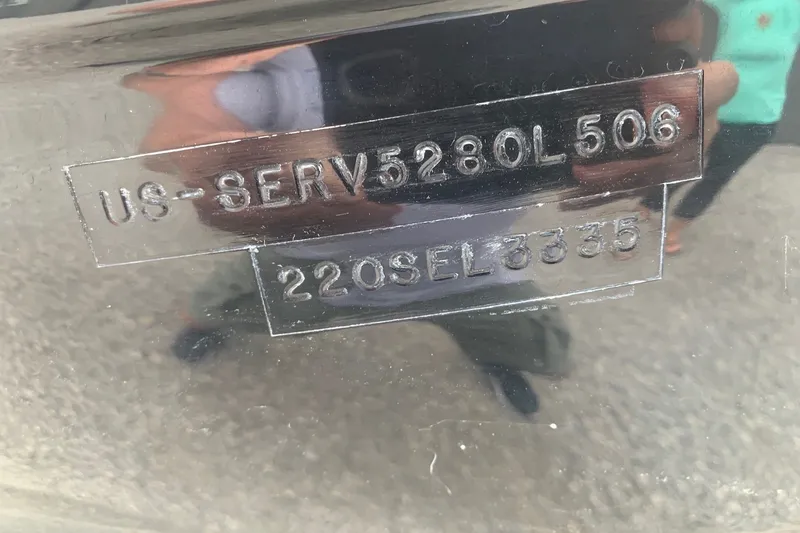 Slide: The Image of Hull identification number on a 2006 Sea Ray 220 Select boat. - 22