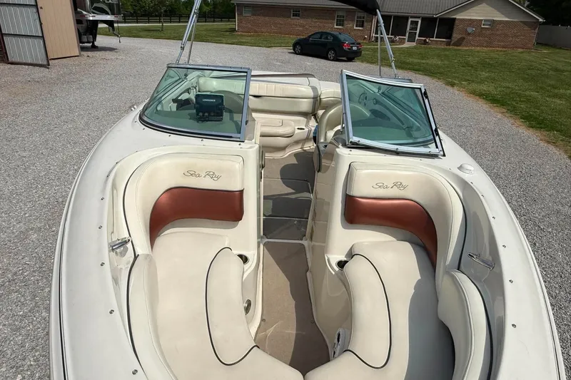 Slide: The Image of 2006 Sea Ray 220 Select boat with spacious seating and elegant design. - 11