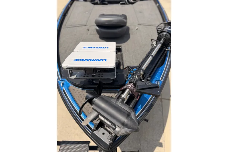 Slide: The Image of 2024 TRACKER NITRO Z21XL boat with Lowrance electronics and trolling motor, top view. - 7