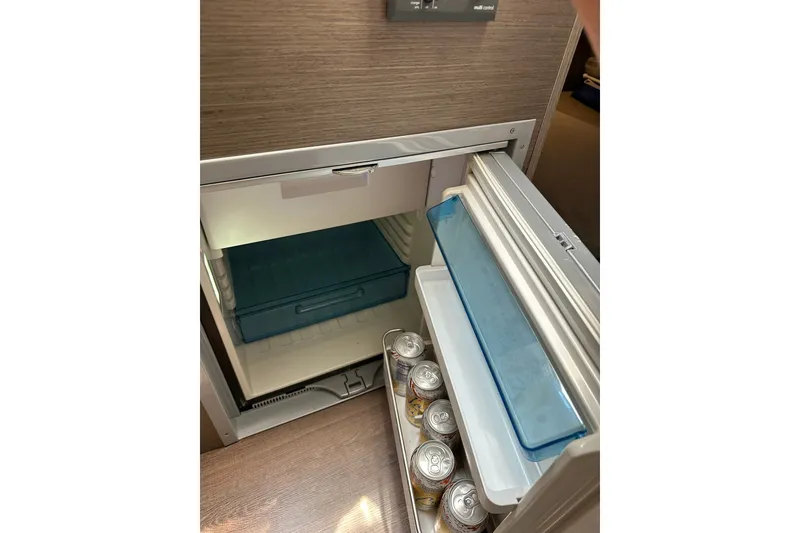 Slide: The Image of Mini fridge with drinks inside the 2024 Beneteau Flyer 9 SUNdeck boat. - 25