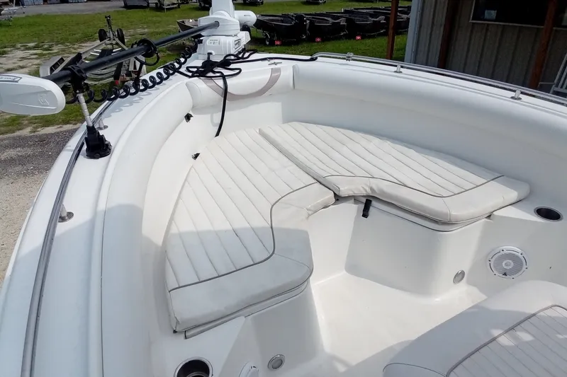 Slide: The Image of 2009 Sea Hunt Ultra 232 boat with cushioned seating and trolling motor. - 24