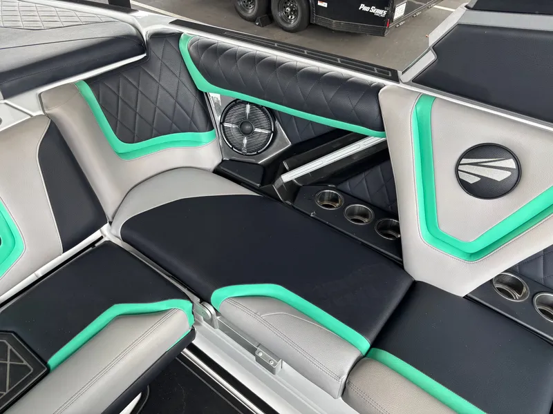 Slide: The Image of Tigé 21ZX 2020 - 8