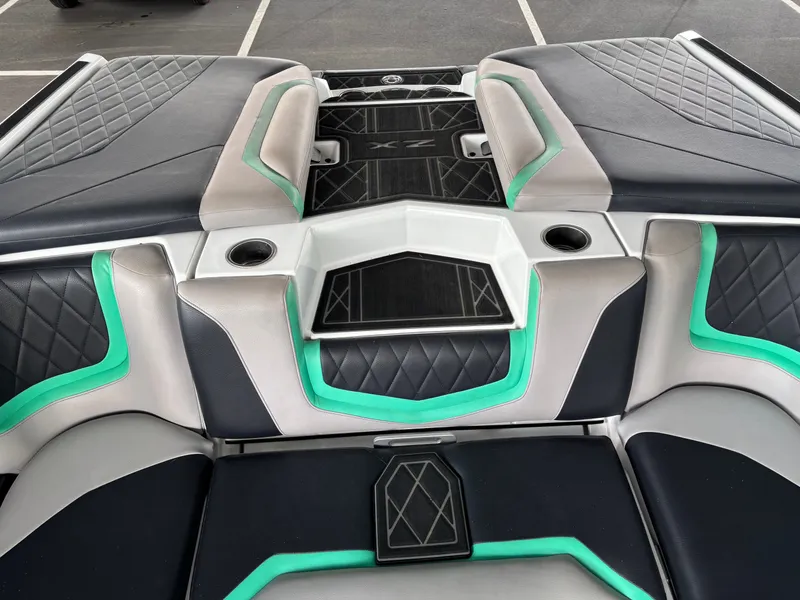 Slide: The Image of Tigé 21ZX 2020 - 6