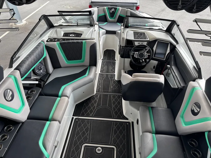 Slide: The Image of Tigé 21ZX 2020 - 2