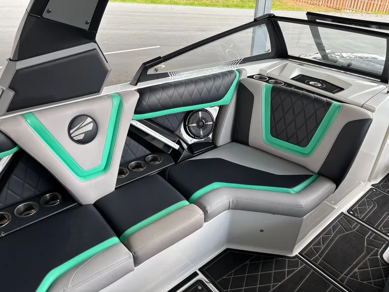 Slide: The Image of Tigé 21ZX 2020 - 9