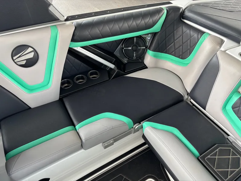 Slide: The Image of Tigé 21ZX 2020 - 7
