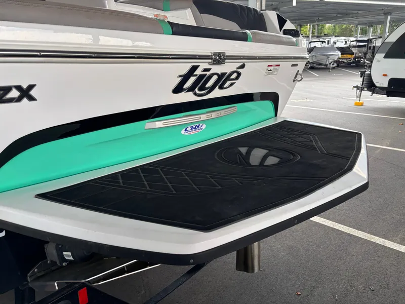 Slide: The Image of Tigé 21ZX 2020 - 27