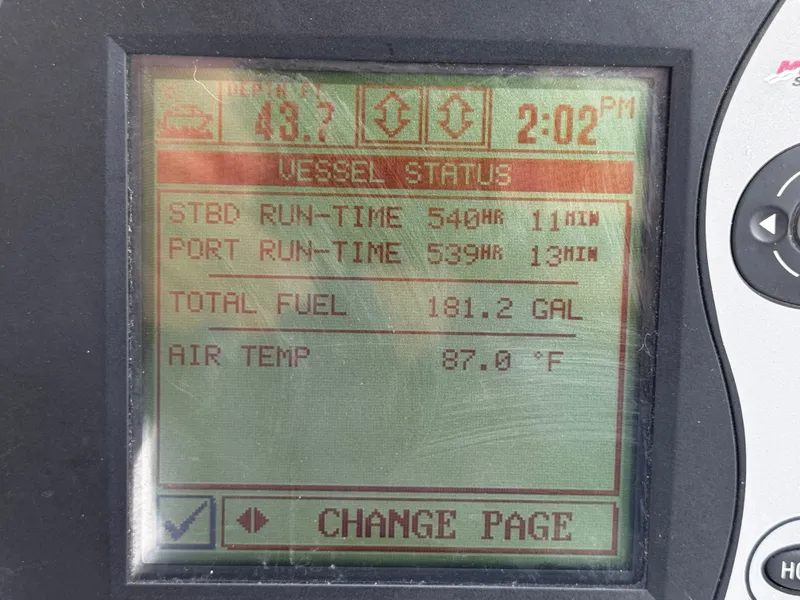 Slide: The Image of Screen displays the status of the 2006 Sea Ray 340 Sundancer with run times and fuel level. - 20