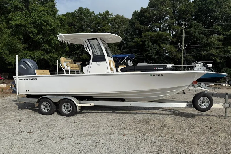 The Image of Sportsman Masters 247OE Bay Boat 2025 - undefined