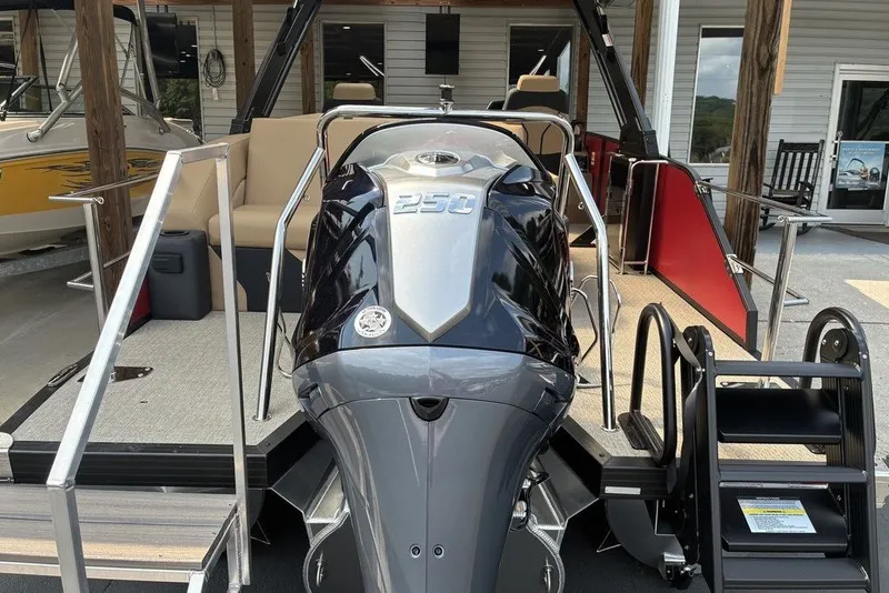 Slide: The Image of Evotti 723CS 2027 boat with powerful engine and sleek design at a marina. - 10