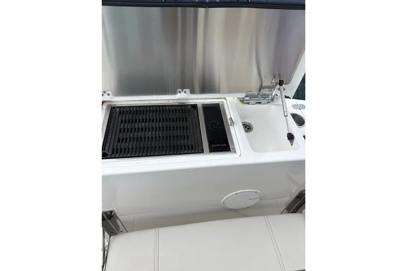Slide: The Image of Outdoor grill and sink on a 2017 Cutwater C-242 Coupe boat. - 8