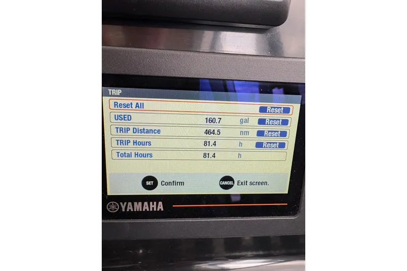 Slide: The Image of Yamaha display showing trip data: 160.7 gallons used, 464.5 nautical miles traveled. - 18