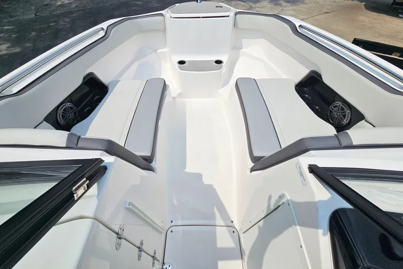Slide: The Image of 2023 Yamaha Boats AR250 interior with spacious seating and modern design. - 10