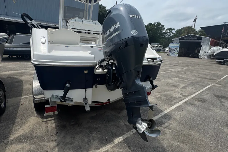 Slide: The Image of 2023 Robalo R200 Center Console boat with Yamaha 150 outboard motor. - 11