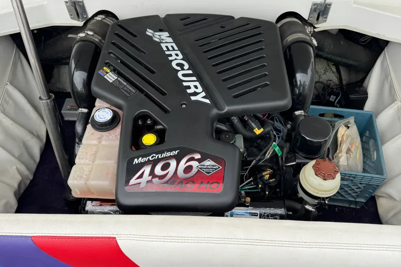 Slide: The Image of Mercury MerCruiser 496 MAG HO engine in a 2006 Nordic Powerboats 25 Rage. - 13