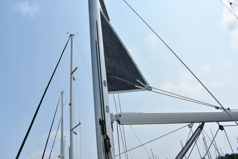 Slide: The Image of Mast and rigging of 2012 Beneteau Oceanis 41.1 sailboat against blue sky. - 31