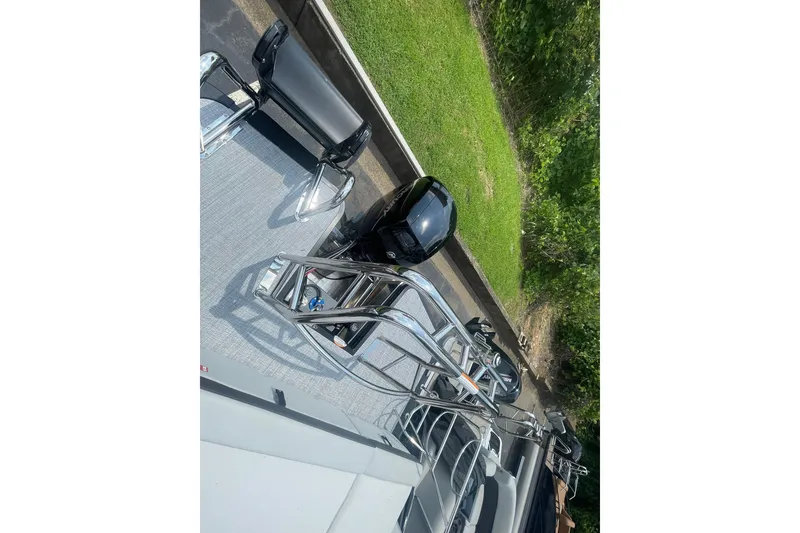 Slide: The Image of 2026 Harris Cruiser 230 SLDH pontoon boat with sleek seating and modern design. - 10