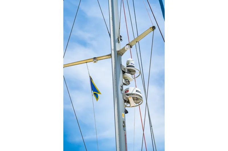 Slide: The Image of Mast of 2010 St Francis SF 50 sailboat with radar equipment and flag against blue sky. - 62