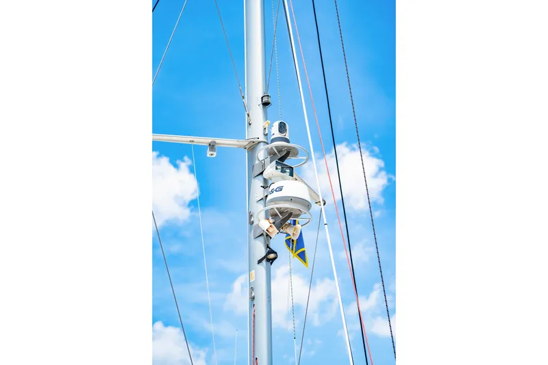 Slide: The Image of Sailboat mast with radar equipment against a blue sky, St Francis SF 50, 2010 model. - 63