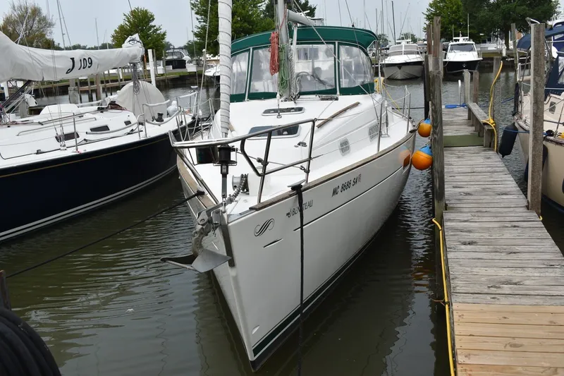 Slide: The Image of 1999 Beneteau Oceanis 36 CC sailboat docked at marina, surrounded by other boats. - 2