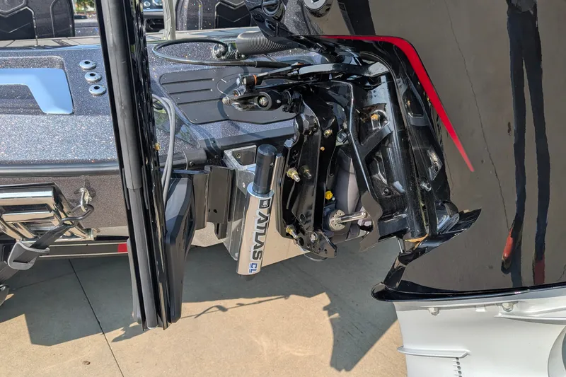 Slide: The Image of 2026 Ranger Z520R Ultra boat engine detail with Atlas hydraulic jack plate. - 15