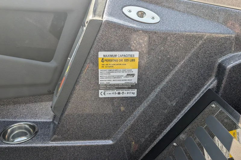 Slide: The Image of 2026 Ranger Z520R Ultra boat capacity label, maximum 4 persons or 825 lbs. - 12