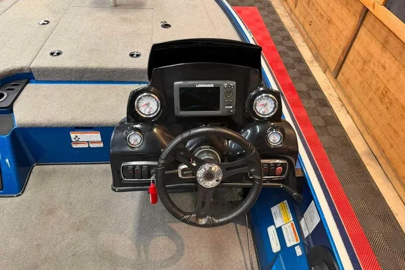 Slide: The Image of Steering console of a 2017 Nitro Z18 boat with gauges and Lowrance display. - 7
