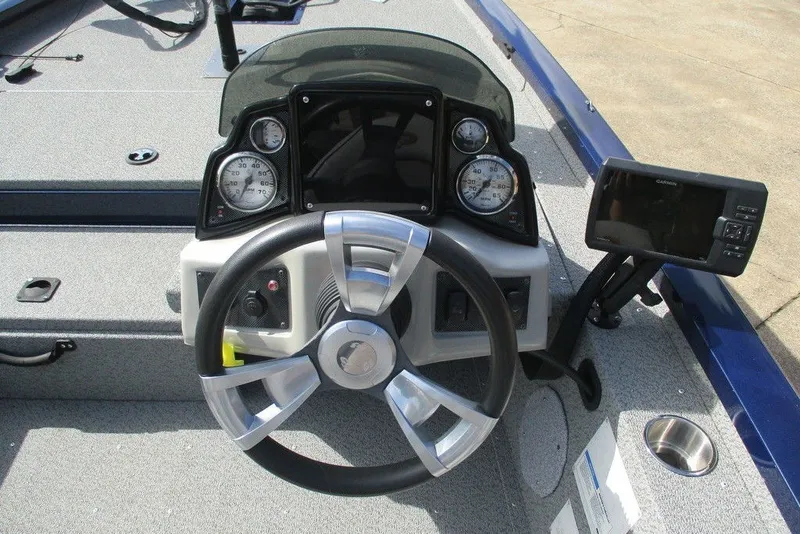 Slide: The Image of Steering console of 2018 G3 Sportsman 17 boat with gauges and Garmin device. - 5