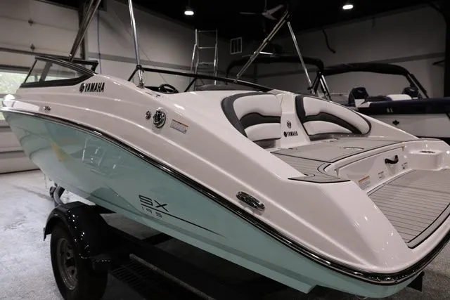 Slide: The Image of Yamaha SX195 2026 - 2