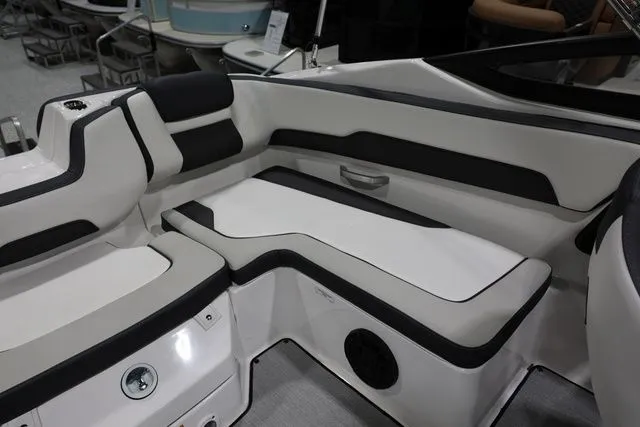 Slide: The Image of Yamaha SX195 2026 - 14