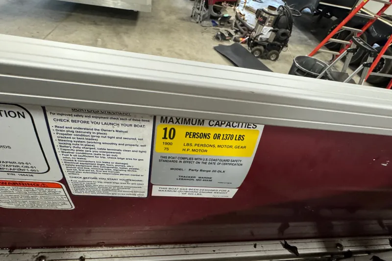 Slide: The Image of 2014 Sun Tracker Party Barge 20 DLX capacity label, showing maximum 10 persons or 1370 lbs. - 10