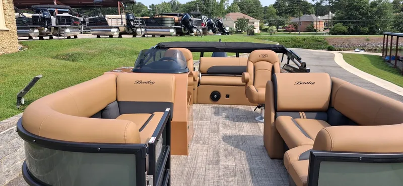 Slide: The Image of Bentley Pontoons Legacy 220 Swingback 2027 - 7