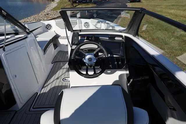 Slide: The Image of Yamaha 222S 2026 - 5