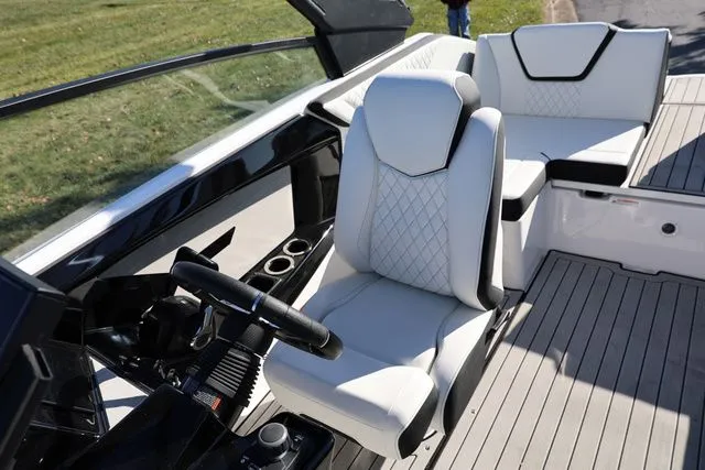 Slide: The Image of Yamaha 222S 2026 - 9