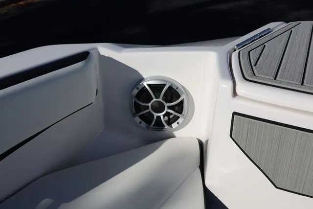 Slide: The Image of Yamaha 222SE 2026 - 15