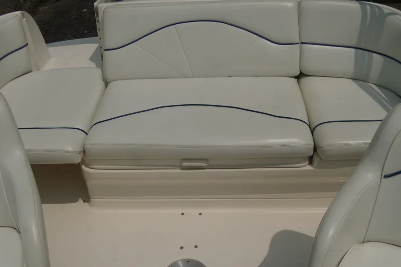 Slide: The Image of White leather seating on a 1998 Sea Ray 210 Sundeck boat. - 10
